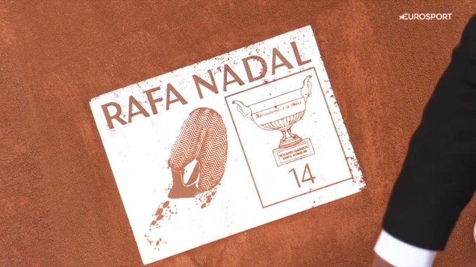 jmgmoron's tweet image. Le han colocado una placa a Rafa Nadal en medio de la Philippe Chatrier como homenaje.

QUÉ LOCURA.