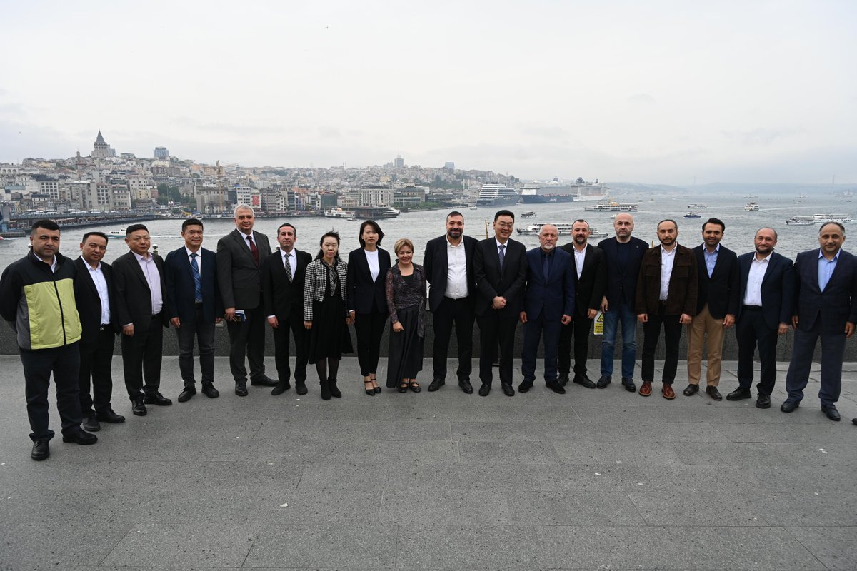 İstanbul Ticaret Odası, uluslararası işbirliklerini artırmaya ve üyelerine yeni iş fırsatları sunmaya devam ediyor.

İTO Başkan Yardımcısı Ahmet Özer’in başkanlığında, Yönetim Kurulu Üyeleri İbrahim Doğan Salman ve Murat Hazıroğlu’nun katılımıyla, Sincan Uygur Özerk Bölgesi Halk