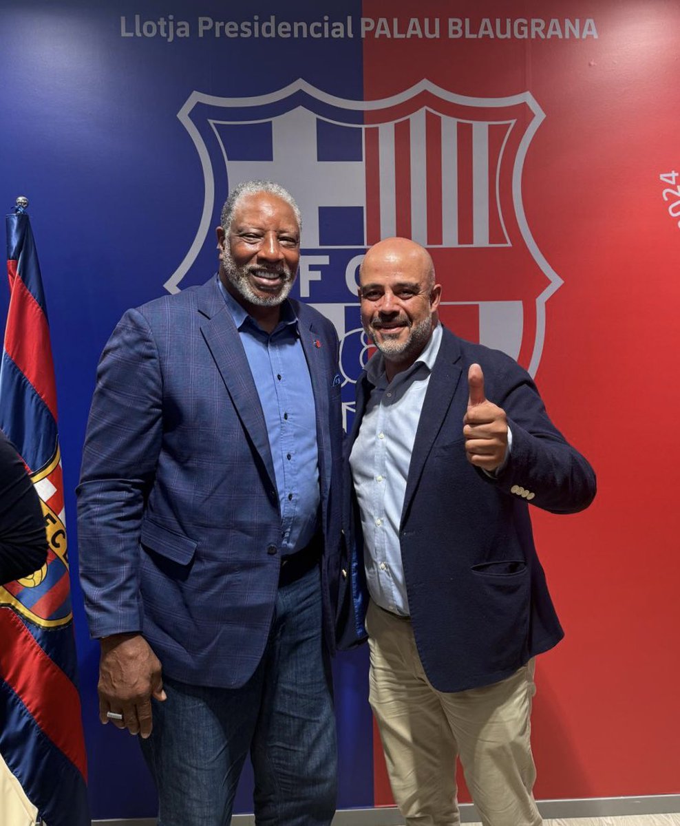 Un dels somnis quan jugàvem a bàsquet a l’escola i a les places… tenir una foto amb l’enorme <a href="/atomicdog14/">Audie Norris</a> <a href="/FCBbasket/">Barça Basket</a>