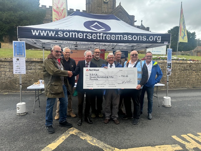 Our Branch Chairman, Mike Hodson, was delighted and thankful to receive a cheque for £750 from the Nyanza Freemason Lodge in Ilminster last week.
Grateful thanks!
