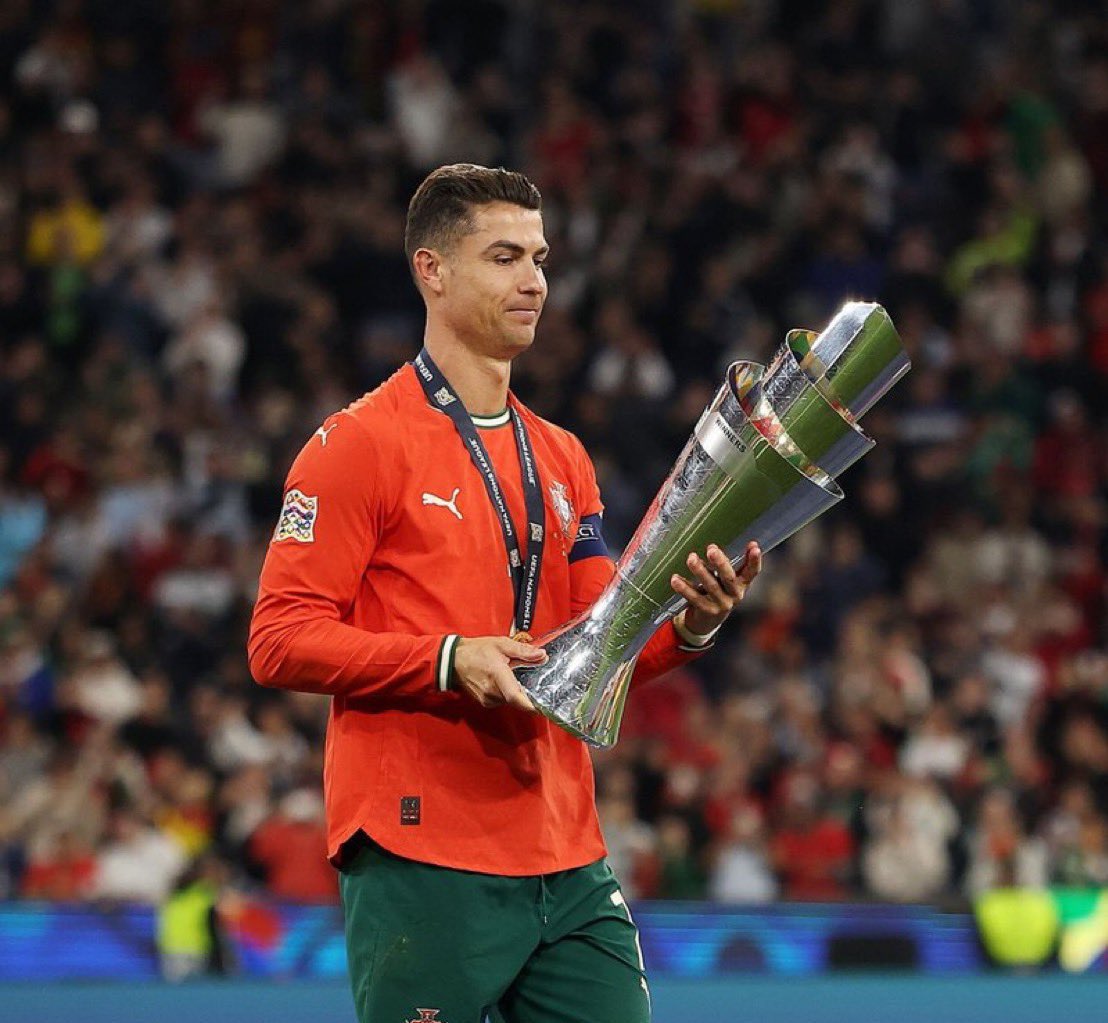 cagiago_'s tweet photo. Last night Cristiano reclaimed the GOAT status.

Lionel Messi shamelessly retired from his NT in 2016 after losing a final and they had to turn the Copa America into a yearly tournament just so he could win it.

Ronaldo put Portugal on the map single-handedly. https://t.co/IcG6GWLhRM