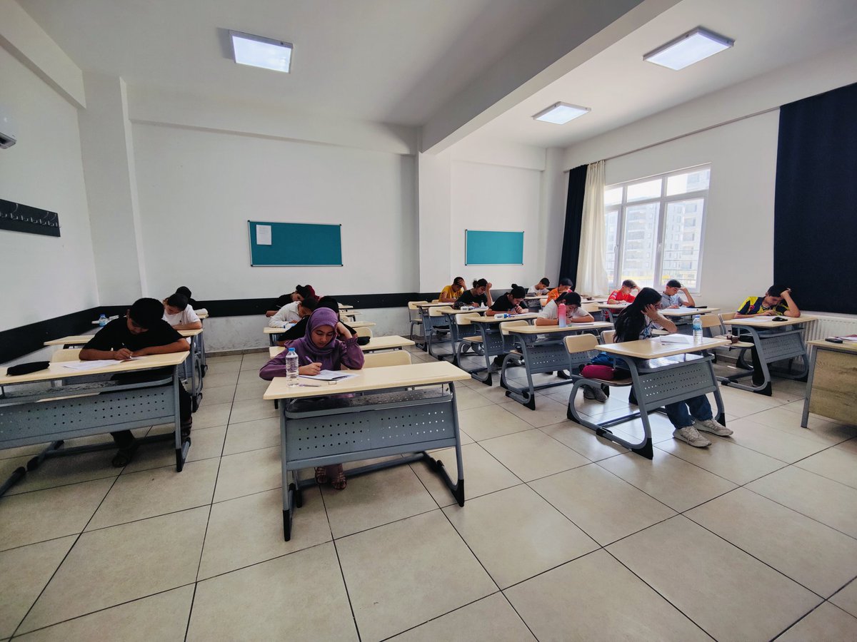 Bayramın 4. gününde LGS grubu öğrencilerimiz ile kaldığımız yerden devam ediyoruz. DYK kurslarına katılan Öğrencilerimize LGS denemesi yapıldı.
<a href="/hasansildak/">Hasan ŞILDAK</a> 
@ASultanoglu63 
<a href="/Mvural63/">Mehmet VURAL</a>
<a href="/mserkansahin/">Dr. Muhammed Serkan SAHIN</a> 
<a href="/UrfaValiligi/">T.C. ŞANLIURFA VALİLİĞİ</a>
<a href="/haliliyegovtr/">Haliliye Kaymakamlığı</a>
<a href="/sanliurfammem63/">Şanlıurfa İl Milli Eğitim Müdürlüğü</a> 
<a href="/HaliliyeMem/">Haliliye İlçe Milli Eğitim Müdürlüğü</a>