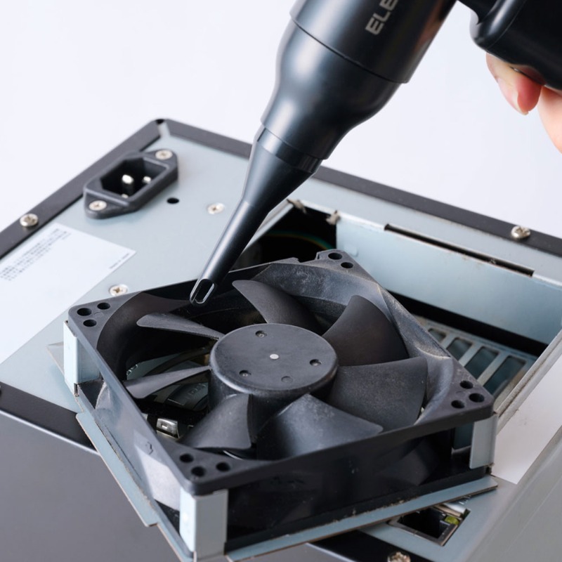 elecom_pr's tweet photo. スプレー式のエアダスターの使用済み缶の処分って面倒ではありませんか？タイムラインに電動エアダスターが登場です。
