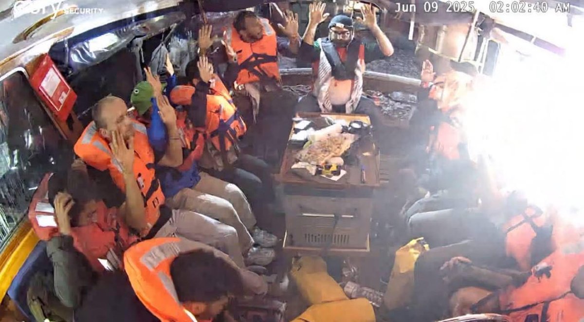 Mediterranea Saving Humans (@rescuemed) on Twitter photo 🔴 La barca a vela #Madleen della <a href="/GazaFFlotilla/">Freedom Flotilla Coalition</a> è stata abbordata questa notte dalle forze armate israeliane. Le attivistə a bordo sono state arrestate e condotte nel porto di Ashdod. L’operazione è avvenuta in acque internazionali, in aperta violazione del diritto del mare. 1/2 🔴 La barca a vela #Madleen della <a href="/GazaFFlotilla/">Freedom Flotilla Coalition</a> è stata abbordata questa notte dalle forze armate israeliane. Le attivistə a bordo sono state arrestate e condotte nel porto di Ashdod. L’operazione è avvenuta in acque internazionali, in aperta violazione del diritto del mare. 1/2
