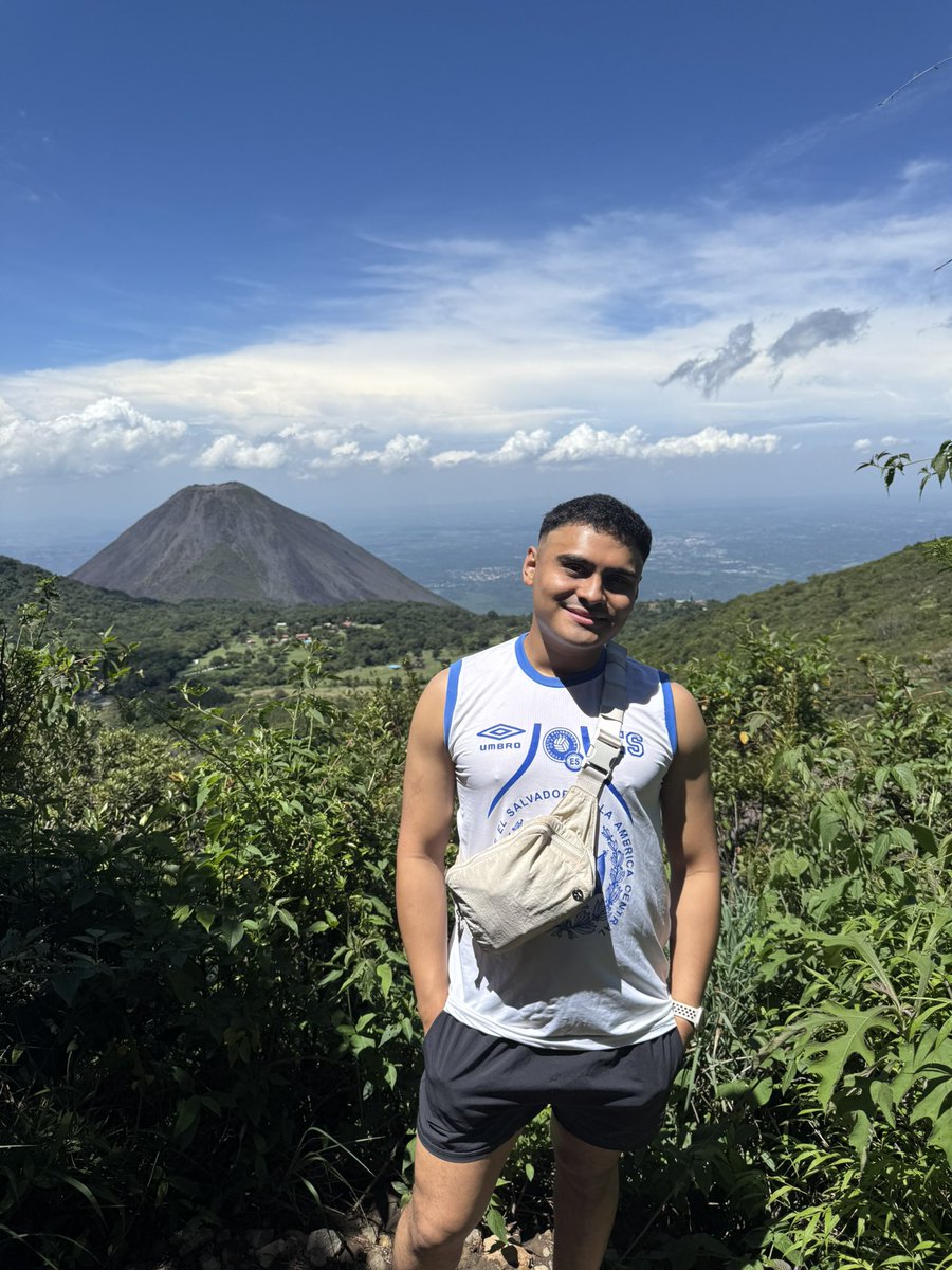 cesaramaya01's tweet photo. el salvador 💙 https://t.co/fkTLQ79naY