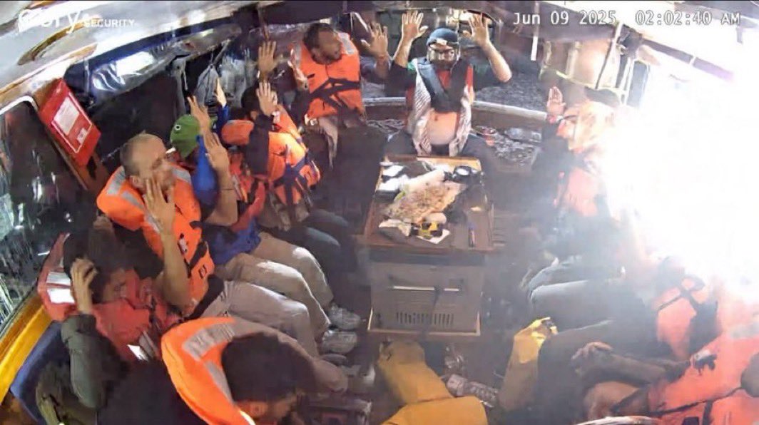 Esir edilen Şuayb Ordu değil Türkiye halkıdır.

Esir edilen Greta Thunberg değil İsveçlilerdir

El konulan sıradan bir gemi değil insanlık vicdanıdır. 

Madleen'e el koyarak, satılmış liderleri susturduğu gibi insanlık vicdanını da susturacağını zanneden zavallı Siyonist rejim,