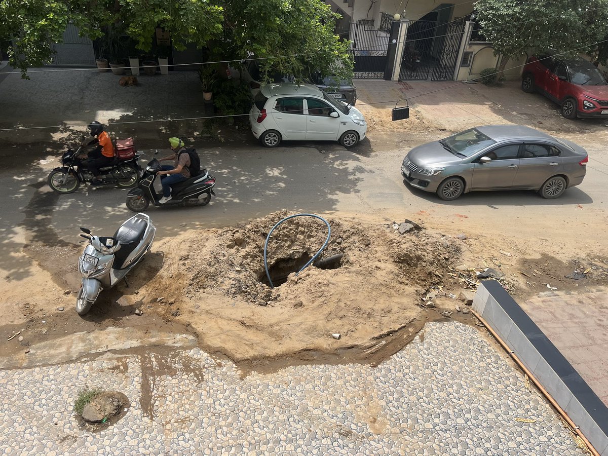 AcForU's tweet photo. 🚧 
It’s been weeks since #Sector46 roads were dug up for utility work—yet there’s no repair or update.
Despite multiple posts, the situation remains hazardous for commuters.
📍We deserve safer roads.
@DC_Gurugram @OfficialGMDA @TOIGurgaon @HTGurgaon https://t.co/4kynXxqYj3