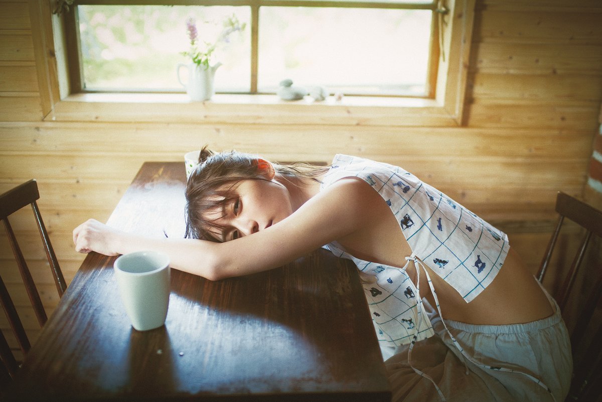 長濱ねる、水着姿の美背中ショット公開💕 インスタライブ生配信の特典