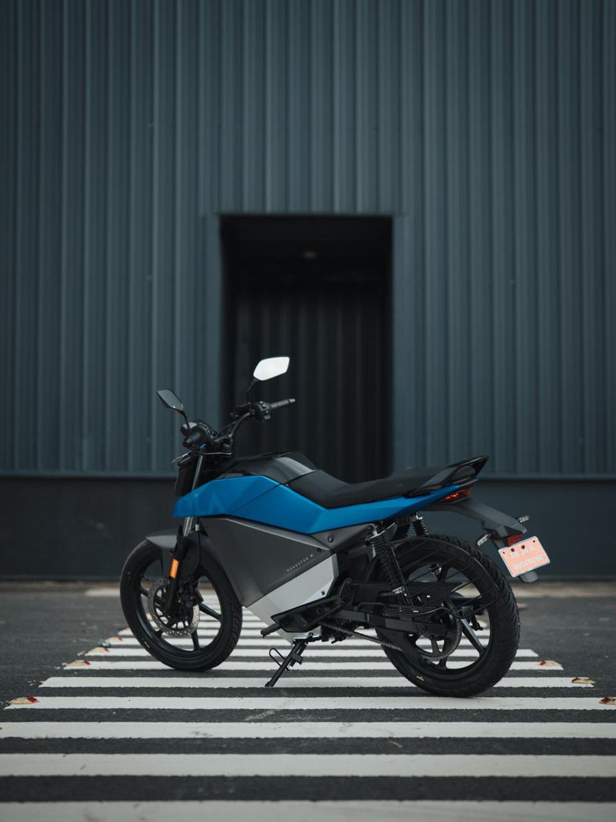 Control the when, where, and how of your ride.
With geo-fences, mode locks, time limits and more 📲the Ola Electric App keeps your #RoadsterX smart and secure. #BikeOfTheFuture #RideTheFuture