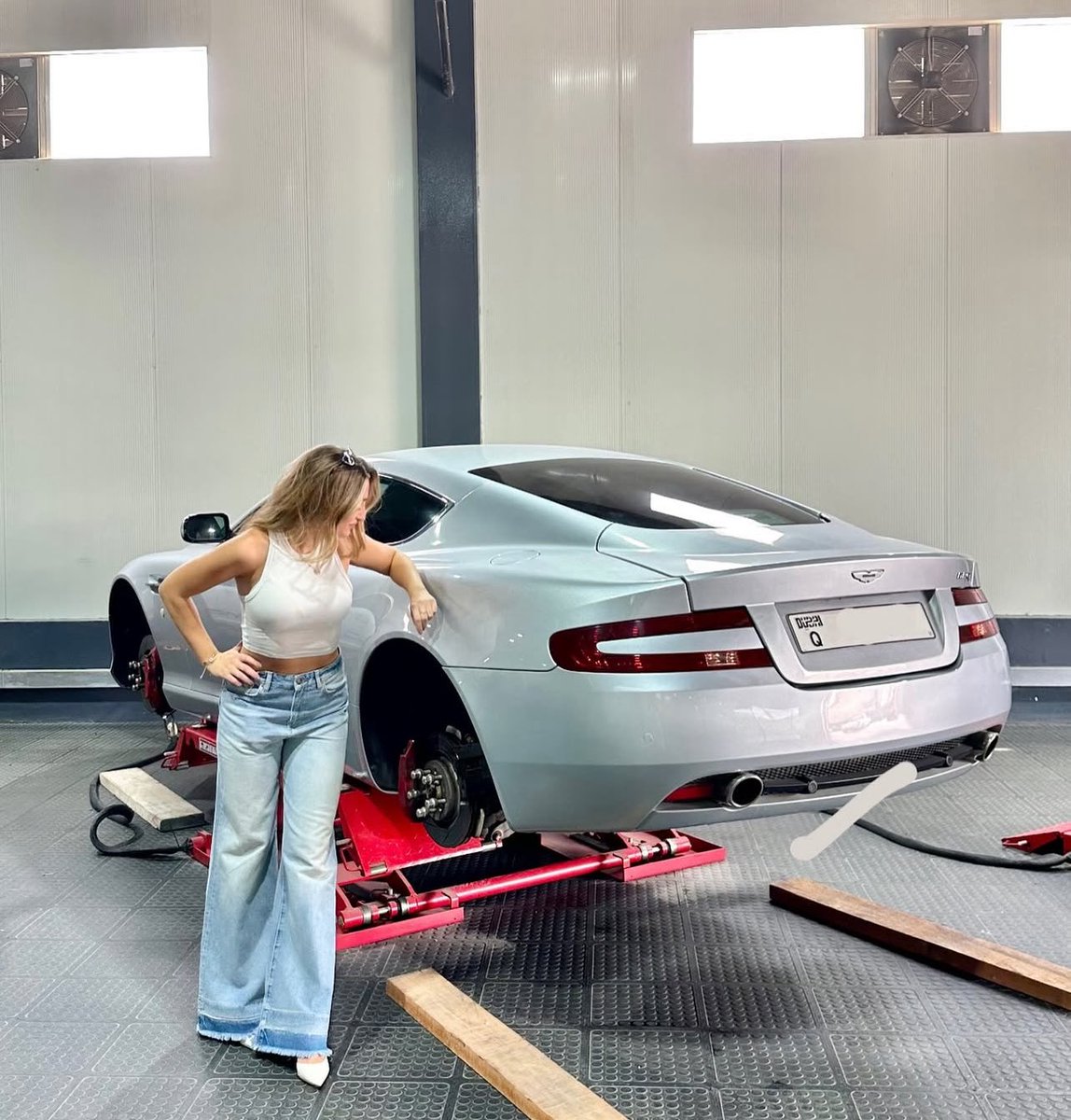 honestly just wanted to show my new jeans and my freshly painted rims and what I smell like currently
Fresh rims: @xpressrimrepair
Jeans <a href="/mango/">MANGO</a>
Bag: <a href="/jacquemus/">JACQUEMUS</a> via <a href="/italist/">Empress Candice</a>
Perfume: @andotherstories (smells AMAZINNNGG)
Car: <a href="/astonmartin/">Aston Martin</a> DB9 hihihi