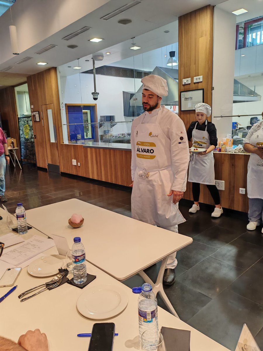CIFPLAMERCED18's tweet photo. Nuestro alumno del #cfgmcocinaygastronomia @tvalvaro_34 ha quedado segundo en la #final del concurso #celichef celebrada la semana pasada en #valladolid con su rica apuesta culinaria apta para #celiacos. Un ejemplo de buena práctica y dotes de #cocina  Enhorabuena!!!!!!! https://t.co/SxSFhYuCqx