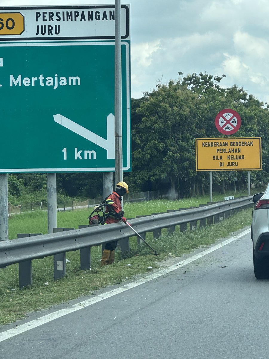 yslluke1's tweet photo. @Cool_Wannabe82 UPDATE! Harini lagi sekali saya almost MAJOR BREAKDOWN masa pergi kerja. terpaksa berhenti dibahu jalan untuk bertenang. dan lambat ke tempat kerja https://t.co/32eZrE60s9