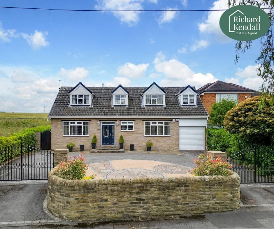 𝗙𝗢𝗥 𝗦𝗔𝗟𝗘 – 𝗙𝗶𝘃𝗲 𝗕𝗲𝗱𝗿𝗼𝗼𝗺 𝗗𝗲𝘁𝗮𝗰𝗵𝗲𝗱 𝗙𝗮𝗺𝗶𝗹𝘆 𝗛𝗼𝗺𝗲, 𝗡𝗼𝘁𝘁𝗼𝗻. Applehaigh Lane, Notton. 🔗 [https://www..co.uk/properties-for-sale/property/2911-applehaigh-lane-notton-wakefield - Telephone our Wakefield office on 01924 291294. #RichardKendall