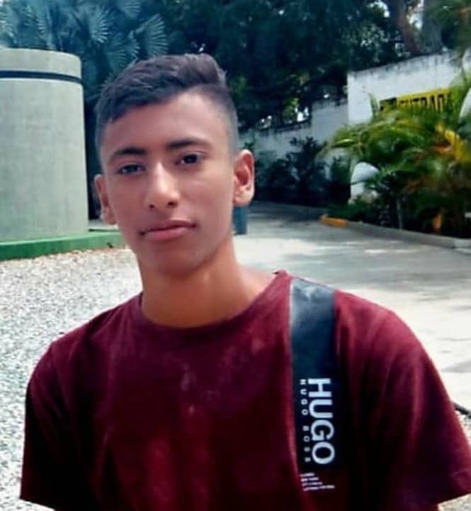 Hoy 9 de Junio #GabrielRodriguez cumple 5 meses privado de Libertad siendo inocente, un joven con sueños. Exigimos su Libertad y la de todos los adolescentes que siguen tras las rejas. Ser Joven no es delito, su madre lo necesita en casa,Libertad ya.