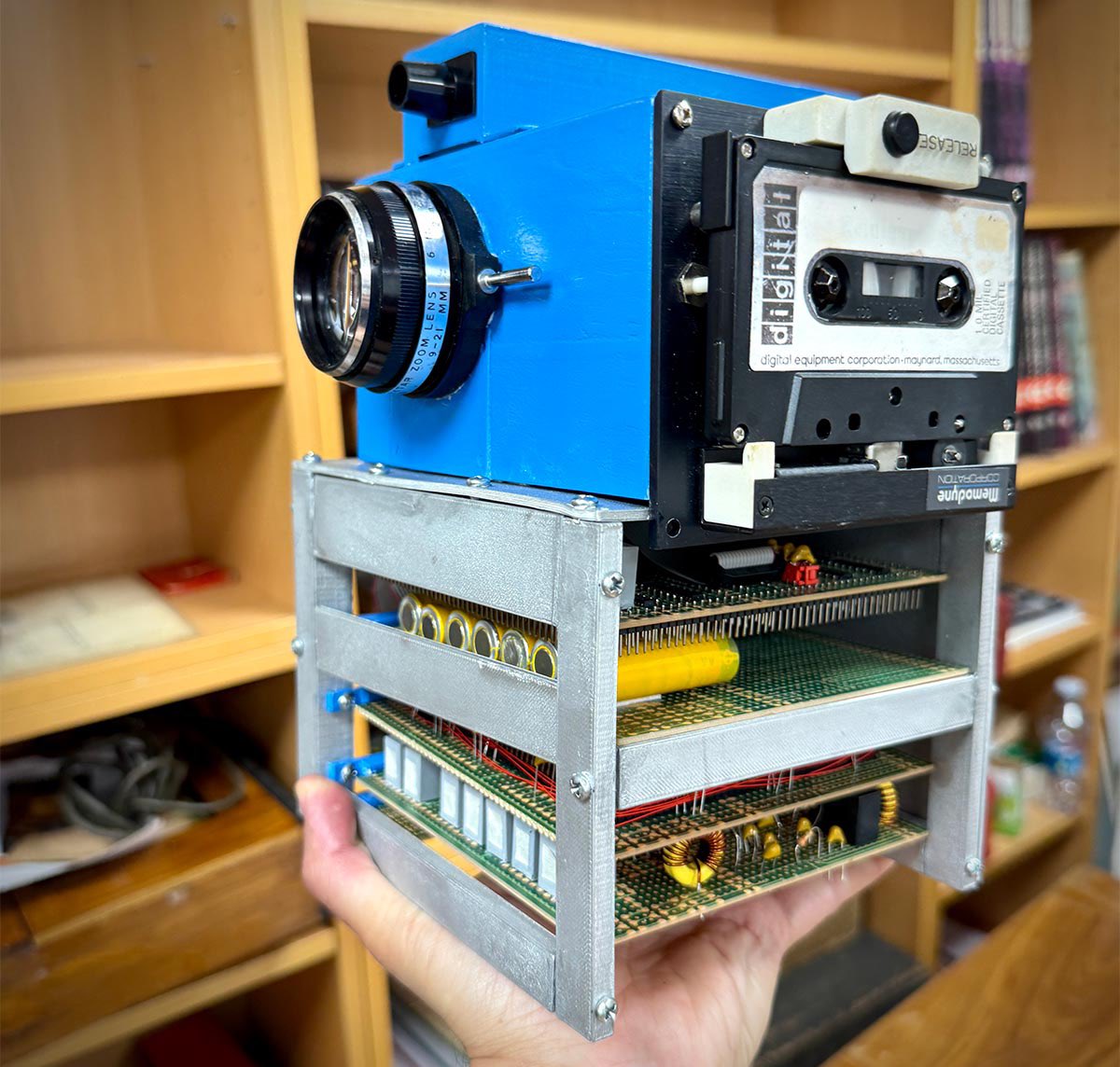 La cámara de Kodak que acabó destruyendo a Kodak: lo que nos contó hace casi 20 años Steve Sasson, inventor de la “fotografía sin película” photolari.com/la-camara-de-k…