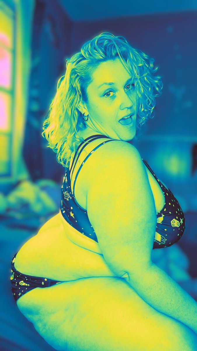 Wanna fuck a curvy girl like @TasteLikeSin1 ??
She won't let u down  😈💦

(AVAILABLE)
Monday - Friday
8:30am - 2pm &amp; 
3:30pm - 5:30pm

Saturday - Sunday
(Unavailable)

Offering 👇🏼 

❥ Solo play
❥ Exclusive pics &amp; vids
❥ 1-1 chat
❥ Customs
❥ Dick rating

Link in her bio https://t.co/gmgn8KbMZw