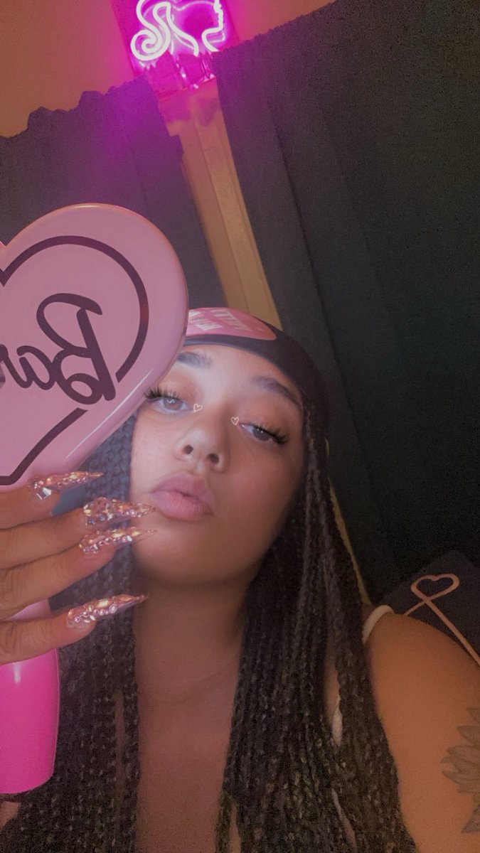 420barbie619's tweet photo. @pinkfridaynails 💅🏾 #manimonday #pf2 #pinkfridaynails w/my @Barbie 🪞💗@NICKIMINAJ #GagCity scarf🫶🏾 #Nails #💅🏾
#Barbz #barbie💋420barbie #prettyinreallife https://t.co/FrAVlRSPE4