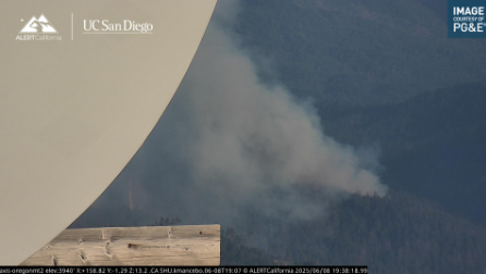 KernFiregraph's tweet photo. #ReadingFire The fire is now 10 acres, short range spotting with multiple spot fires and potential for 50 acres per Air Attack. https://t.co/xvfgj1Gh52