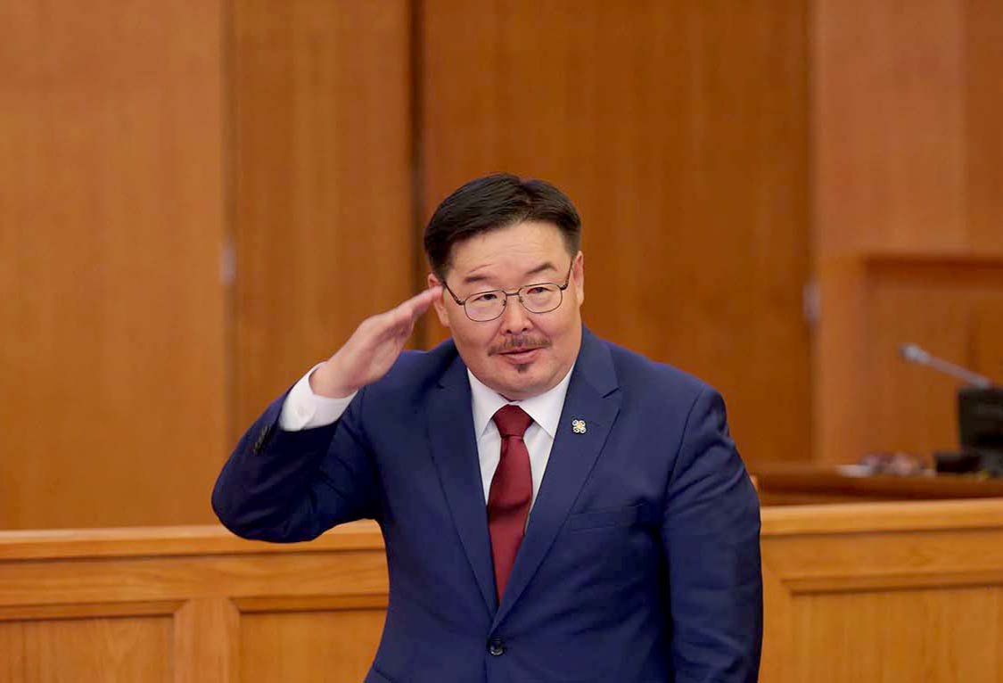 Ганцхан жилийн өмнө УИХ-ын  сонгуулиар иргэд нь дүнгээ тавиад "чи хэрэггүй ээ" гээд сонгоогүй хүнийг МАН Ерөнхий сайд болгох гээд иргэдээ доромжлоод байгаа нь яг ямар учиртай вэ‼️‼️‼️