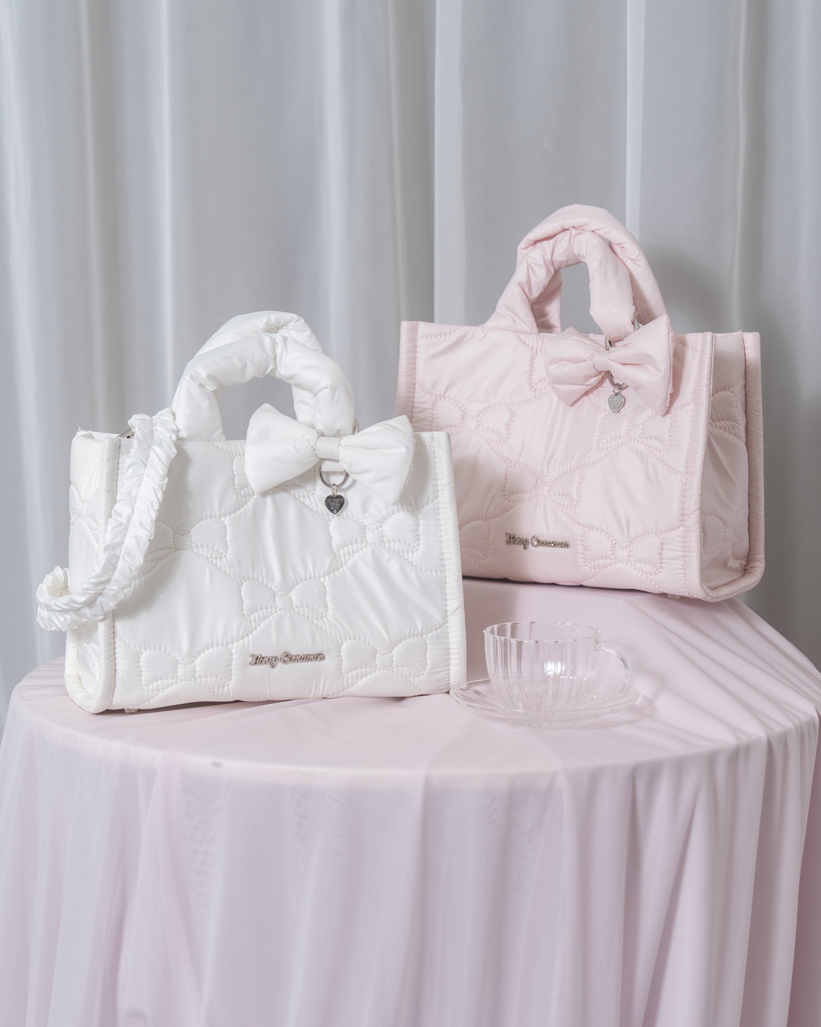 Honey Cinnamon リボンチャーム付きキルティングバッグ リボンチャーム付きキルティングバッグ – BUNNY APARTMENT