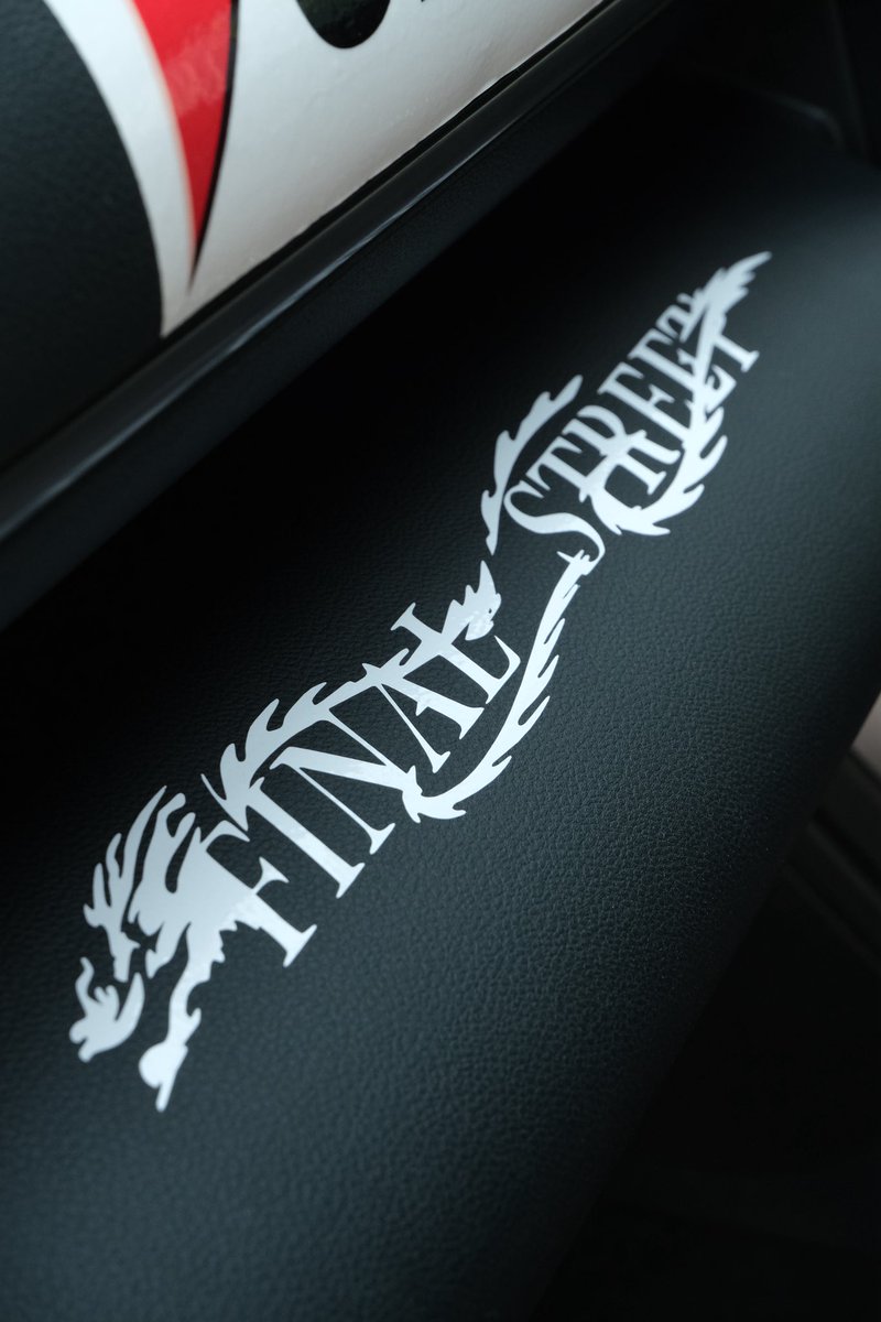 かっこいいステッカーもらいました！☺️
早速貼っちゃった( ⸝⸝⸝˃֊˂)