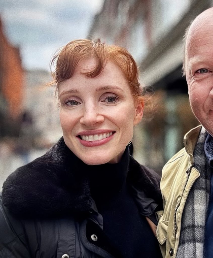 chastainposts's tweet image. new photo of jessica chastain in ireland recently ❤️😭