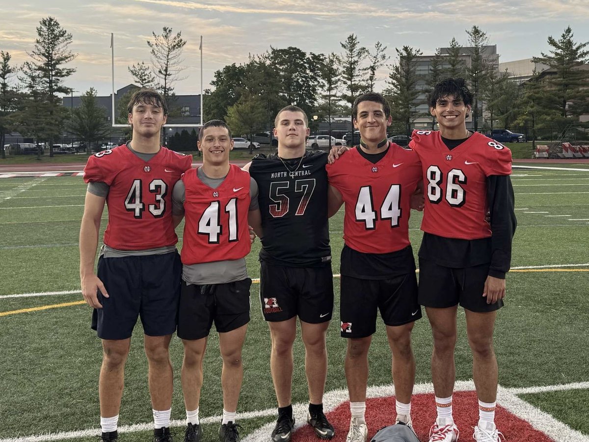 GavinSmith63's tweet image. Great to be back on the field. Thank you @AdamCox38 and @CoachWark for hosting competitive camps. Excited to compete @MiamiOHFootball this weekend.
@HawksMaine @EDGYTIM @CoachDierking @CoachJDittman58 @CoachLouisGVSU @coach_dobes