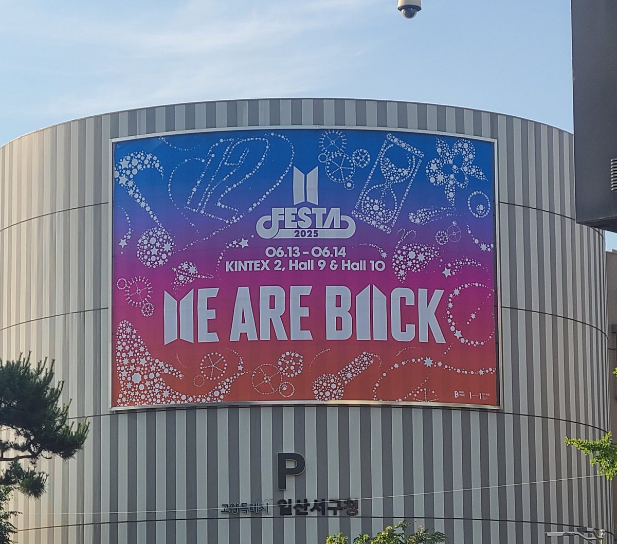 FALL1NFORJK's tweet photo. ⟭⟬ FESTA GIVEAWAY ⟬⟭

🎁 spay 350k buat 7orang (50k/ea)
•rt+like
•rep👇

⟭⟬E ARE B⟬⟭CK
BTS IS BACK
BTS IS COMING 
BTS FESTA IS COMING 
#BTS12thAnniversary 
#BTSFESTA2025

•folls ARMY only💜

end: close rep https://t.co/ljyxKsp9OU