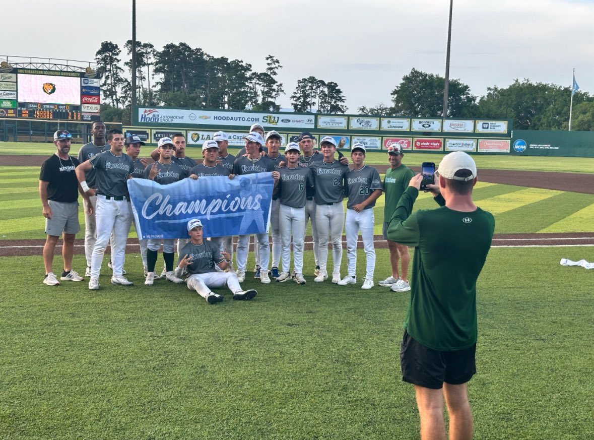 17 American goes 5-0 and wins the 2D I-10 East / West Championship.  Solid week of work from these players and coaches. Well Done boys  #4L <a href="/MarucciSports/">Marucci</a> <a href="/2DsportsLA/">2D Sports Louisiana</a> 🏆🏆