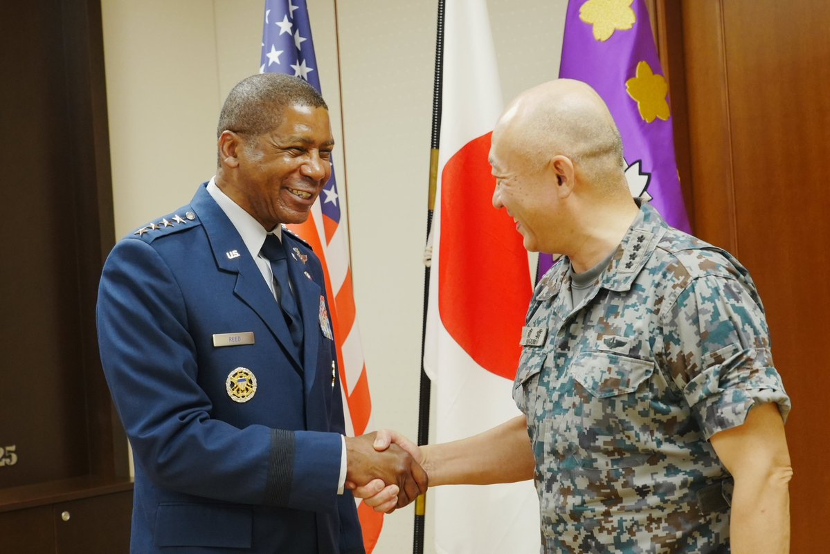 jjoc_pa's tweet image. 6月6日(金)、米輸送軍(U.S. Transportation Command)のランドール・リード(空軍大将)司令官が、統合作戦司令官を表敬訪問しました。
この訪問は米軍と自衛隊の運用効率を高め、より良い連携を図るための重要な機会となりました。
mod.go.jp/jjoc/about/top…