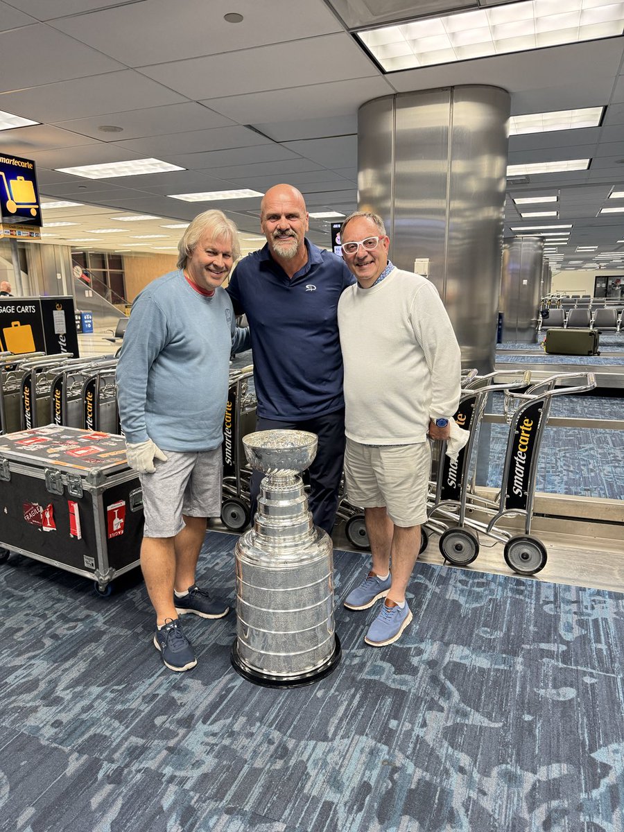 Cdnmooselips33's tweet image. And there it is!! Thanks Phil & Mario for the opportunity!
Who do you think gets to take it home this year?? @StanleyCup