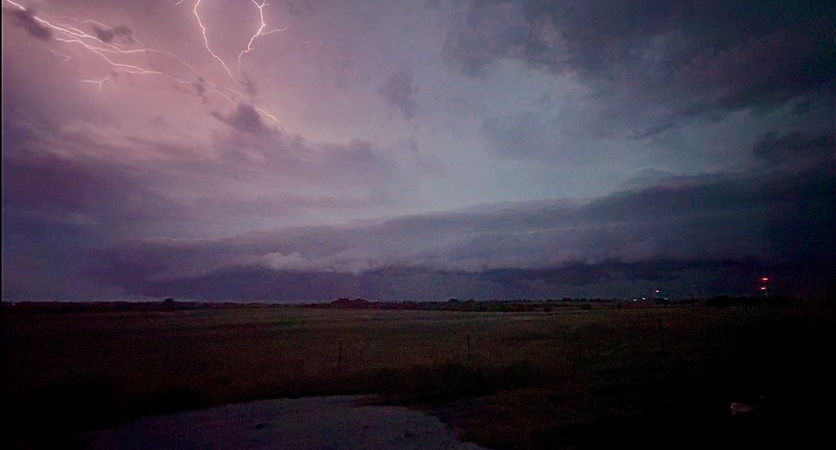 Cool storm structure shot as the line pushed into Muenster.  Lots of lightning and wind, no hail thankfully. <a href="/TxStormChasers/">Texas Storm Chasers ⚡</a>