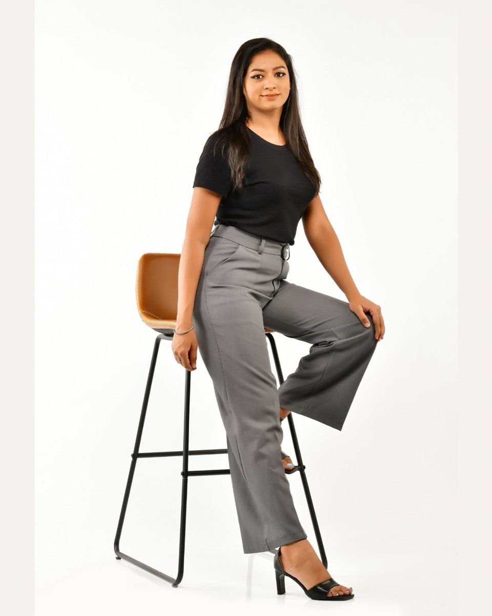 NewStyleMagMRU's tweet image. 📸 Bollywood Elegance Meets Modern Edge 💫
Here’s a stunning glimpse of Kaajal Dauhajee from her exclusive Bollywood Portfolio shoot featured in Newstyle Magazine – Issue 99!

#NewstyleMagazine #Issue99 #PortfolioShoot #BollywoodLook #KaajalDauhajee #SachinSagarPhotography