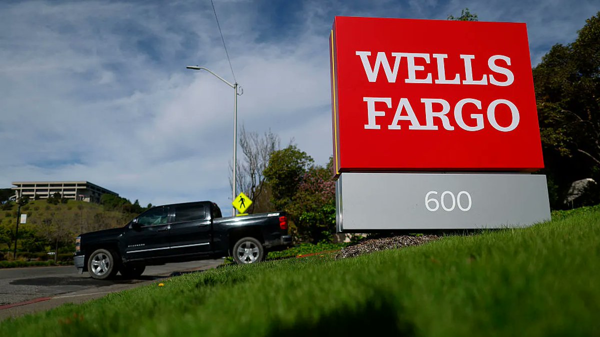 美国金融体系遭遇双重压力】周子衡：美国金融体系正处于关键的十字路口，银行流动性危机和国债可持续性危机相互交织，给美国经济乃至全球金融市场带来了巨大不确定 性。 https://t.co/clLvs23IfP