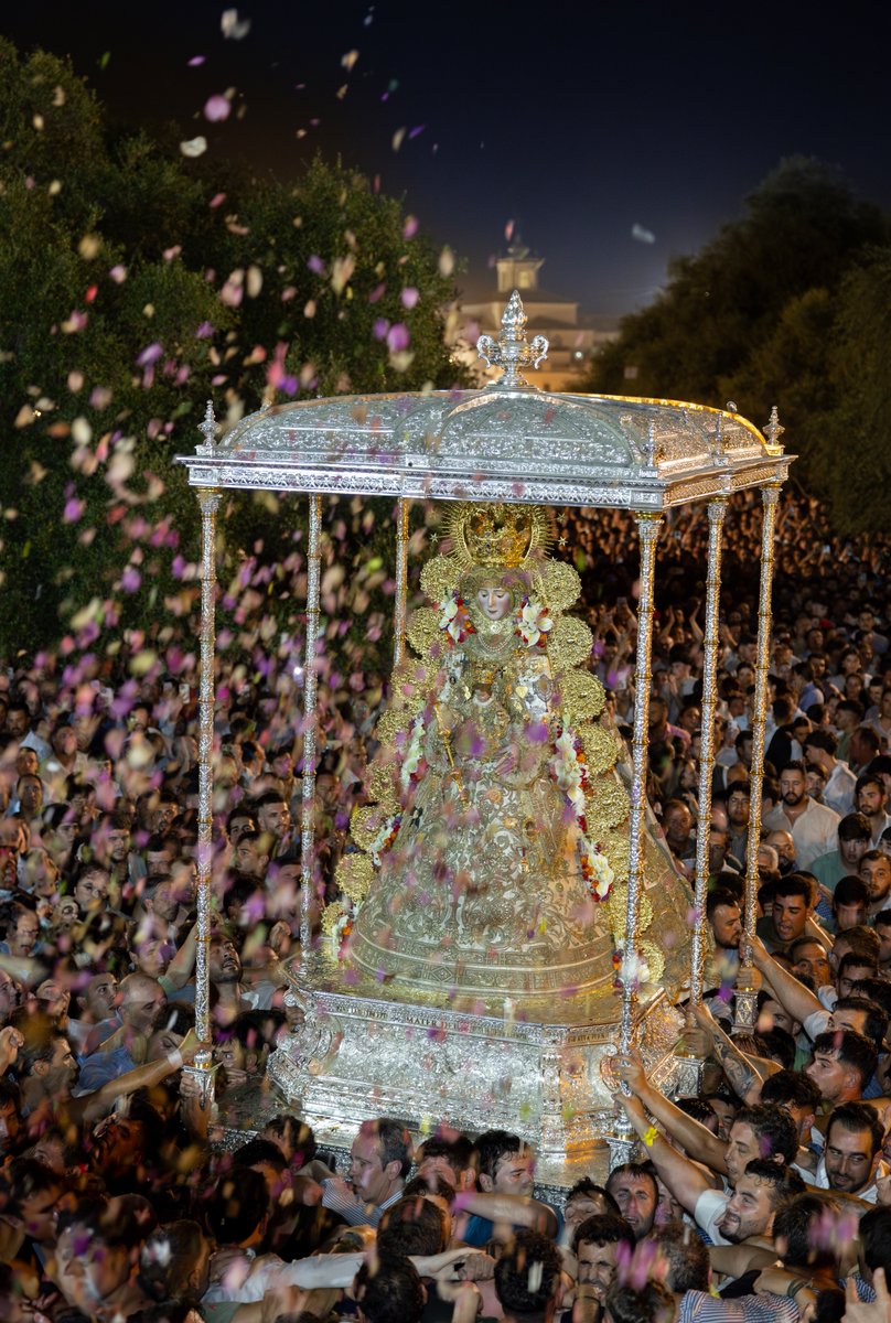 Flor entre las flores

<a href="/hdadmatrizrocio/">Hermandad Matriz Almonte</a>