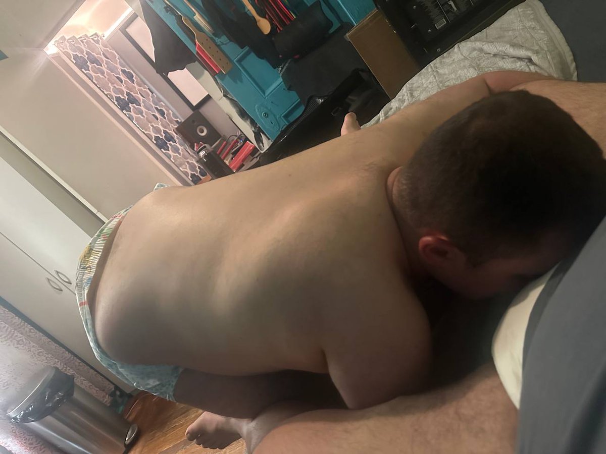 Haven't been able to be padded for a long time but a nice diaper daddy made sure there were no accidents today...I even got some diaper snoofs in! But no stickies...