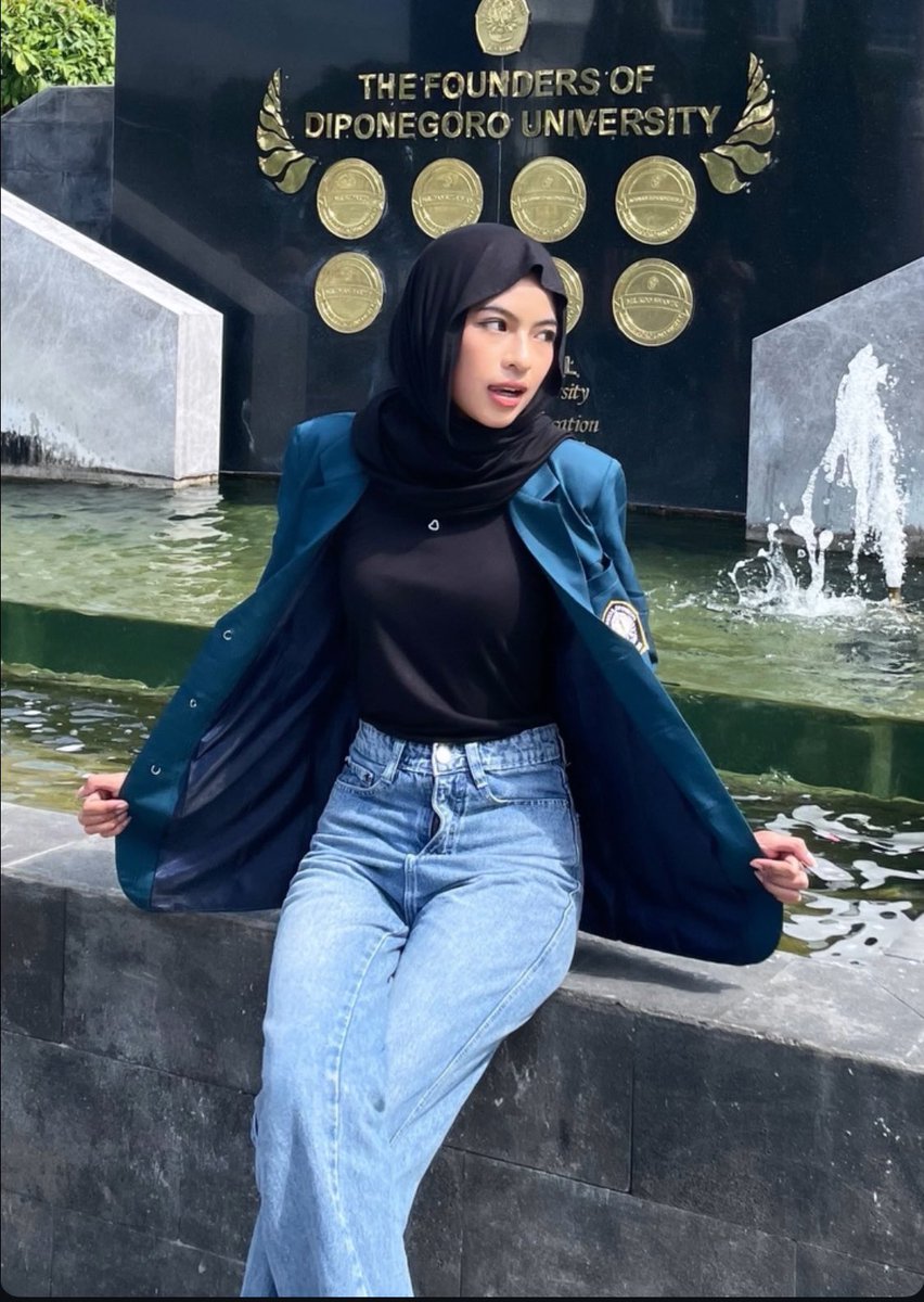 lemonieees's tweet image. 2020.                               2025.