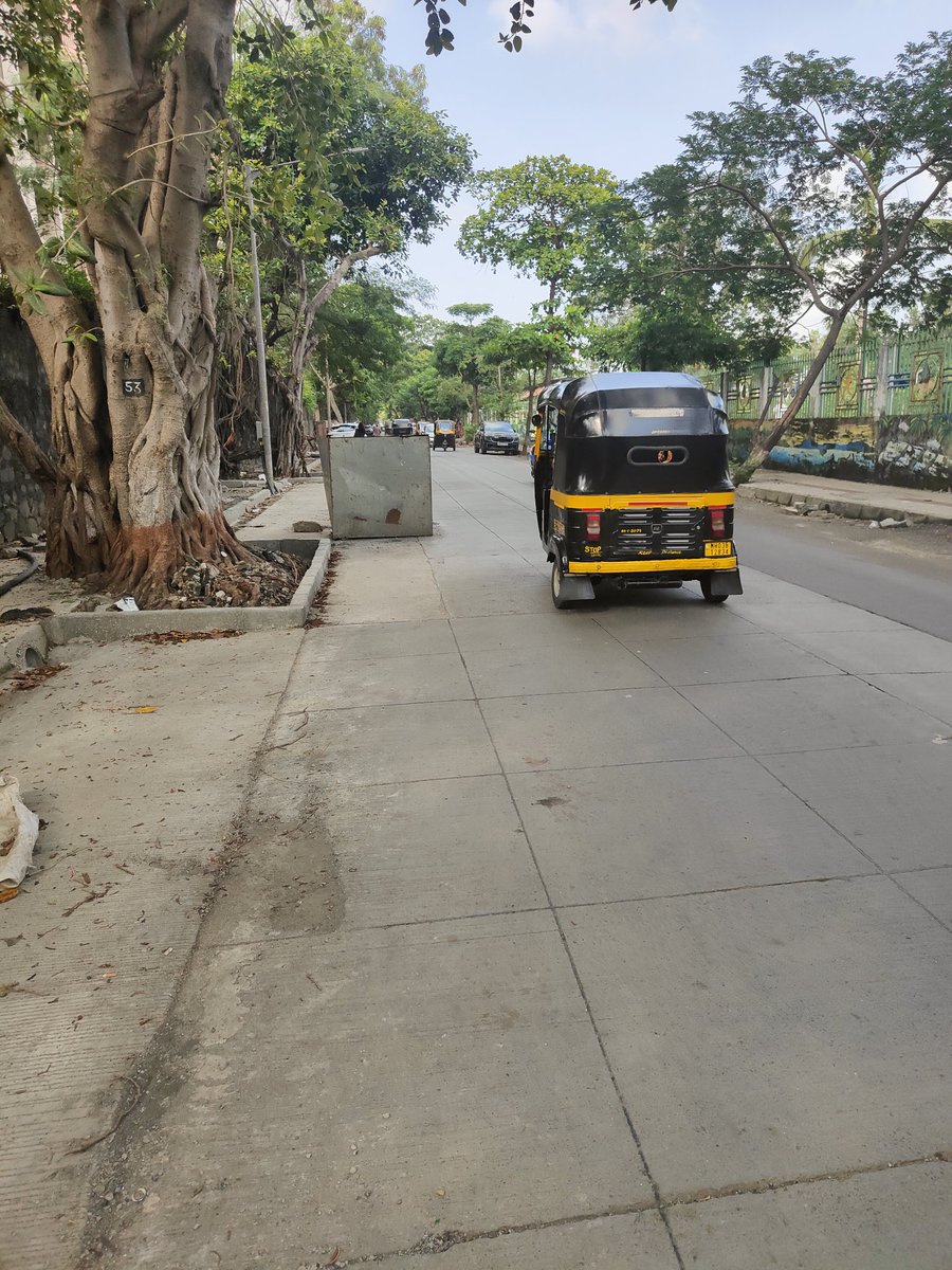 mumbaikararpit's tweet photo. Water pit kept in between Pipeline road. Not sure why not removed.@mybmc @mybmcSWM @ParagShahBJP https://t.co/8aPF9PAwh2