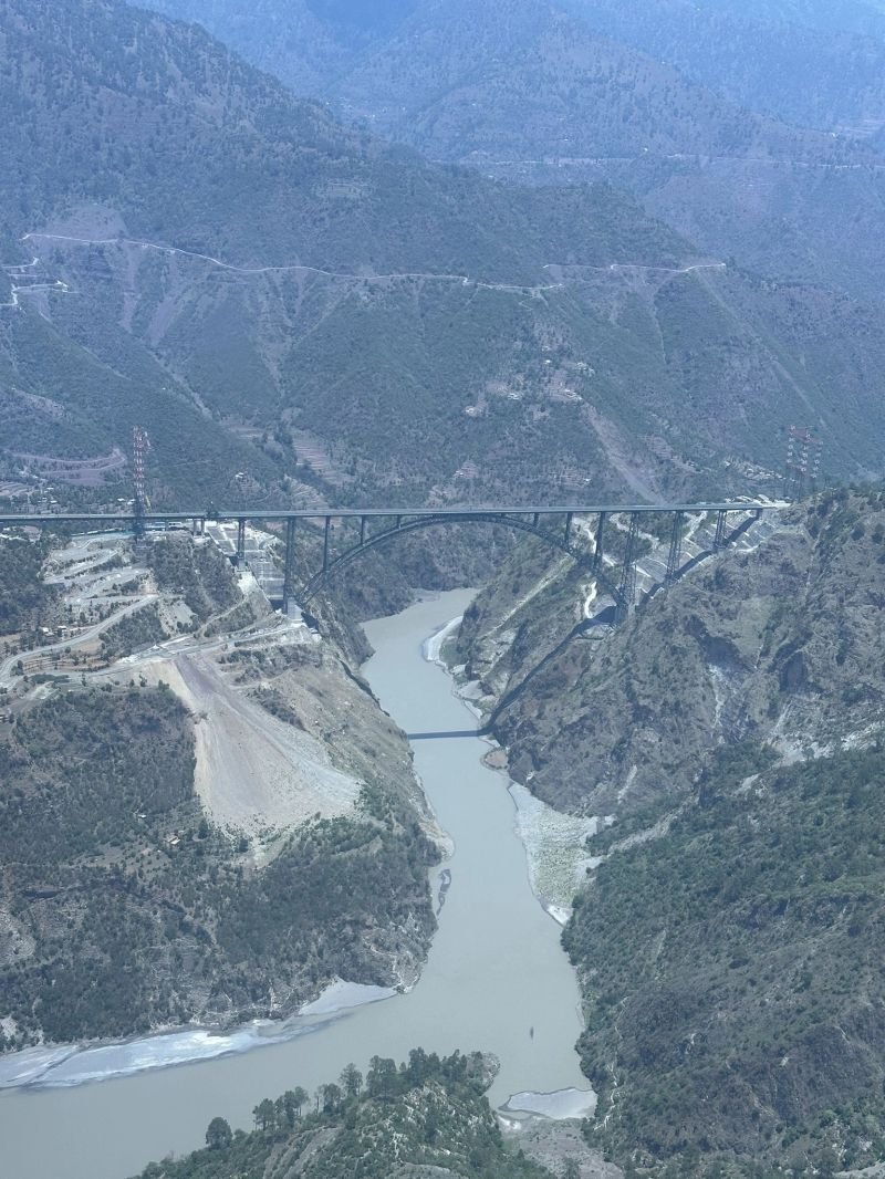 SayrabSyed's tweet photo. 🤗Chenab bridge key facts

-History

Project sanctioned: 2003
Construction start: 2004
Multiple halts: Due to technical, security, and feasibility challenges
Re-started: 2009 with enhanced design and safety standard.
Milestone: Steel arch closure achieved on April 5, 2021 https://t.co/zlkBUSft2A