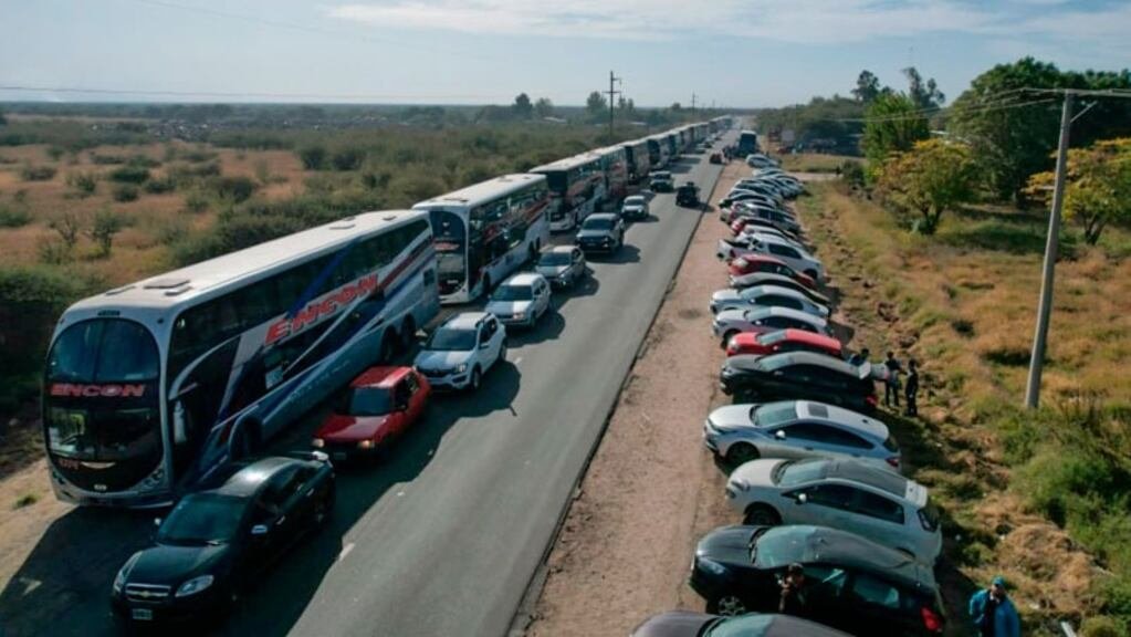 Nuestros hinchas ya salieron con rumbo al estadio.