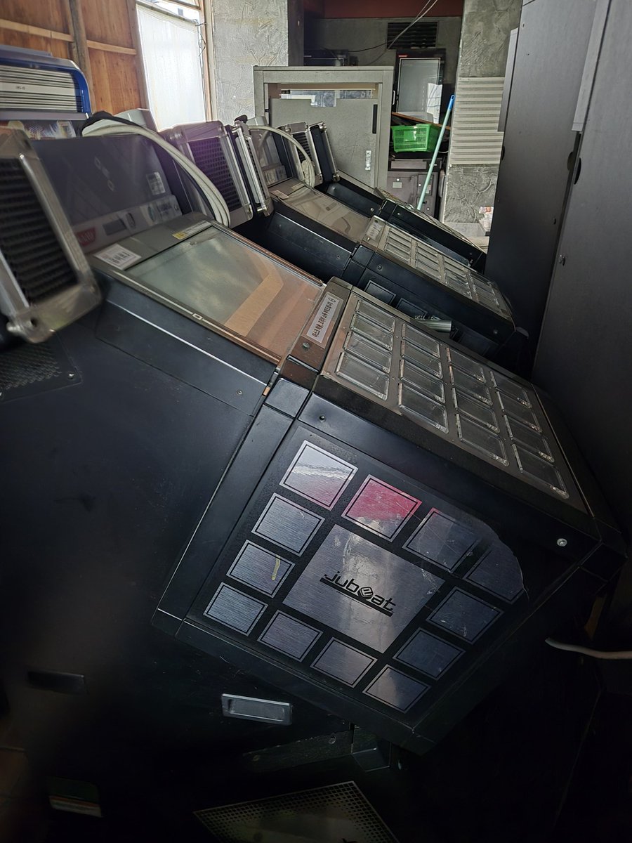 안녕하세요.
사운드 볼텍스 (구기체), 유비트 판매중입니다.
사볼 : 55만원 / 유비트 : 40만원 입니다.
수량 구매 가능하며 자세한 내용은 답글 남겨주시면 DM 드리겠습니다. 감사합니다.