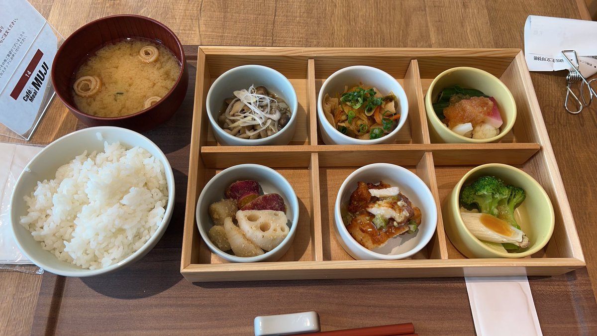 _numacchi's tweet photo. 通いに通った病院！そろそろ終わりが見えてきた〜😊
今年���ら外来棟が新築になって登場した無印カフェ！の、季節発酵お膳冬バージョンと春バージョン！何度食べたことか… https://t.co/OZGuv7aLsl
