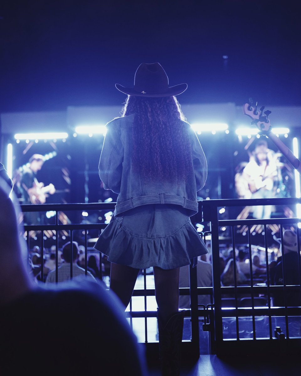 TieraMusic's tweet image. last night was a night i’ll remember forever.
6 years ago i played my first cma fest on the acoustic corner stage to about 30 people - just me and my guitar. last night i played nissan stadium to 60,000 people as an independent artist.
the Lord has been leading and guiding this…