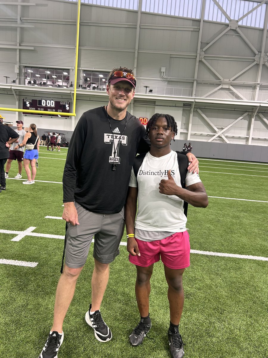 k_beast33's tweet image. I loved showing my skills and visiting Texas A&M and getting to meet @CoachTroop_and @CK_KleinCollin #kbeast #imbuiltdifferent #truebuzz #TrueBuzzAthletics #cypethelab #distinctlyhiscollegetour #distinctlyhisbustour
@Recruit_Crowley @jmc_fam @Marchen44 @DistinctlyHIS_