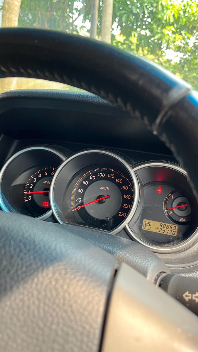 #TitipJual
Kalo ga salah sih nih Nissan Latio dikasih mesin 1.8 mirip kek Livina yg 1.8 &amp; transmisinya matic masih konven belom CVT, terus juga joknya lebar, bisa reclining, juga udah memory foam (CMIIW) dan tarikannya effortless soalnya 1.8 juga kan, whahaha

Kalo yang lain²