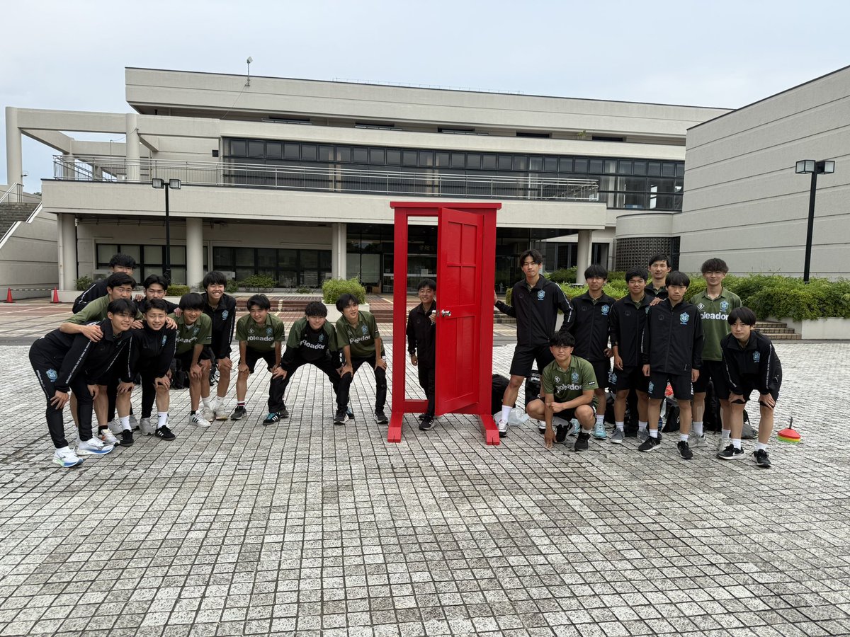 JFA第12回全日本U18フットサル選手権大会 関東大会
グループリーグを突破し全国大会出場を決めました🙌🙌🙌
次は6/29の順位決定戦です。
関東はレベルが高いのでどこまでできるのか、自分達の立ち位置がわかる試合。
成長しかないユースの子達に引き続き応援よろしくお願いします🙇
#TIVOLI