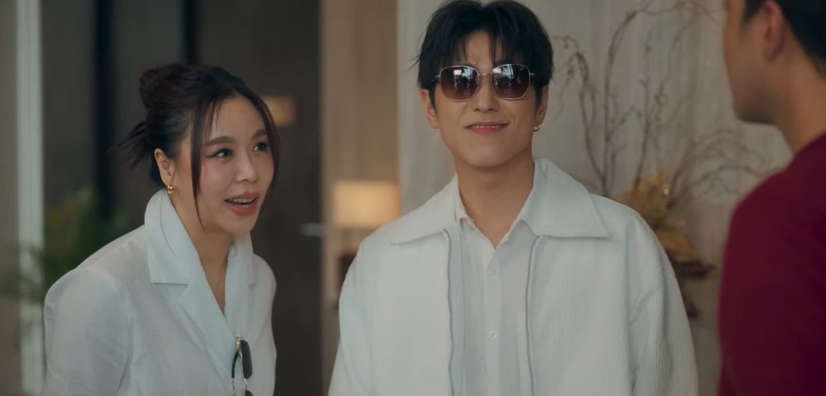 “ออฟ-โจริญ-เฟย” สงบศึกรักสามเส้า!! ลุยภารกิจด่วนคว้าเงินล้าน

🔗 facebook.com/share/p/1AvRke…

ติดตามซีรีส์ “Break up service บริษัทลดรักเลิก” ในวันจันทร์ที่ 9  มิถุนายนนี้ เวลา 20.30 น. ทางช่อง GMM25
#Breakupservice