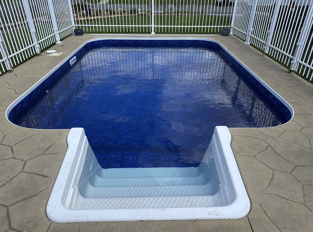 hbpools's tweet image. 💧 Fresh New Look, Same Great Pool!

Just finished a vinyl liner replacement—and the transformation is stunning! A new liner doesn’t just improve how your pool looks—it helps prevent leaks and extends its life too.

#HBPools #LinerReplacement #PoolRenovation #OttawaPools
