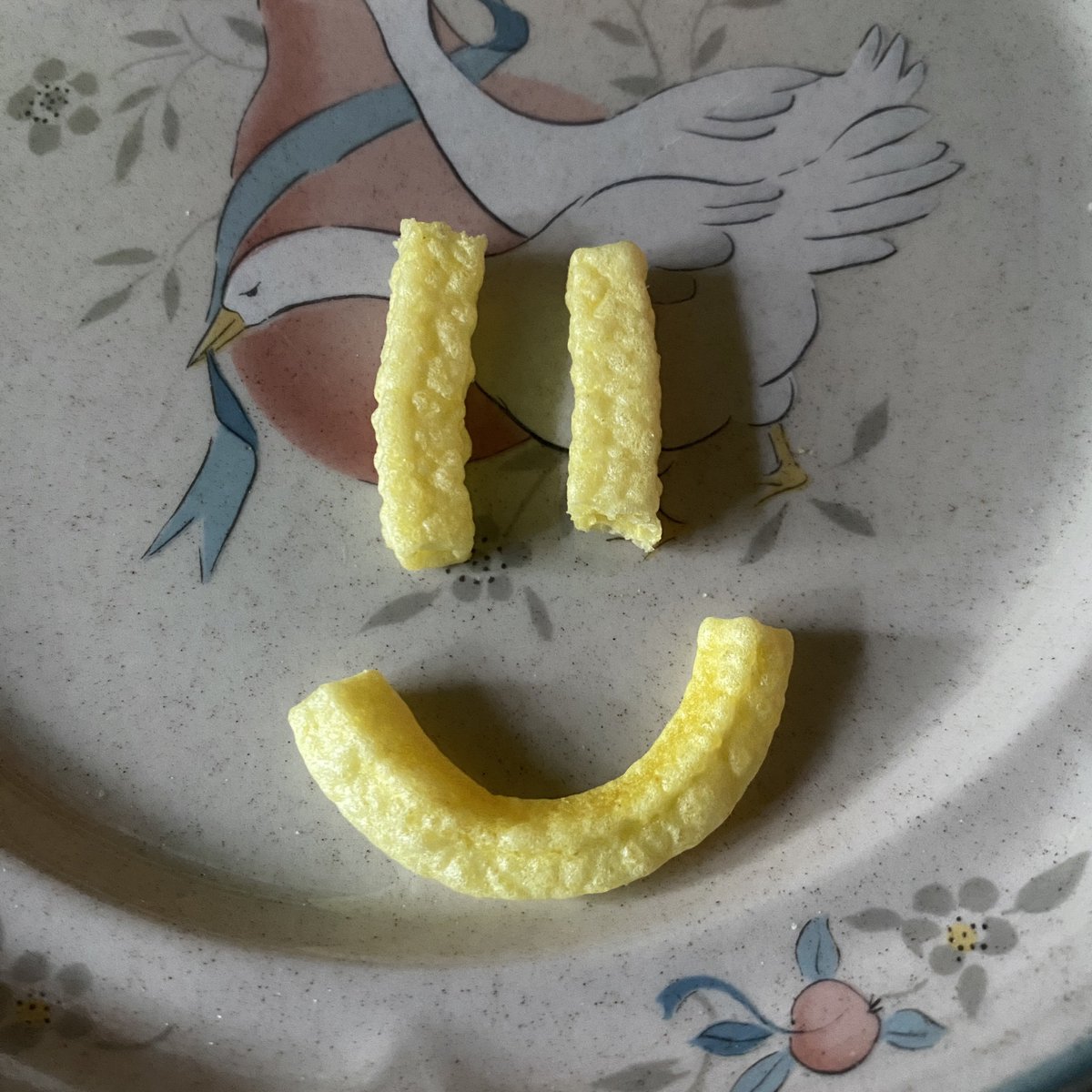 ramsrecovery's tweet photo. one of my veggie straws was perfectly curved and i knew what i had to do https://t.co/0GFivUIFVV