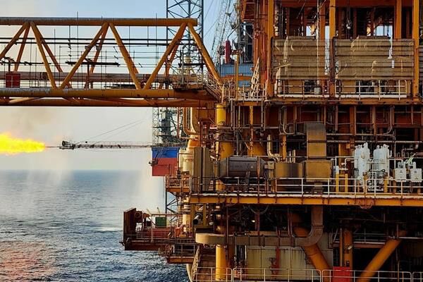 roydad_naft's tweet image. مدیرعامل #شرکت_نفت_و_گاز_پارس با اشاره به پیشرفت عملیات اجرایی طرح حفاری چاه‌های درون‌میدانی (#Infill) میدان پارس جنوبی، از بهره‌برداری دومین حلقه #چاه این طرح در سکوی مرزی #SPD1 فاز یک و افزایش ۱.۸ میلیون متر مکعبی تولید #گاز در این میدان مشترک خبر داد.

roydadnaft.ir/36492/